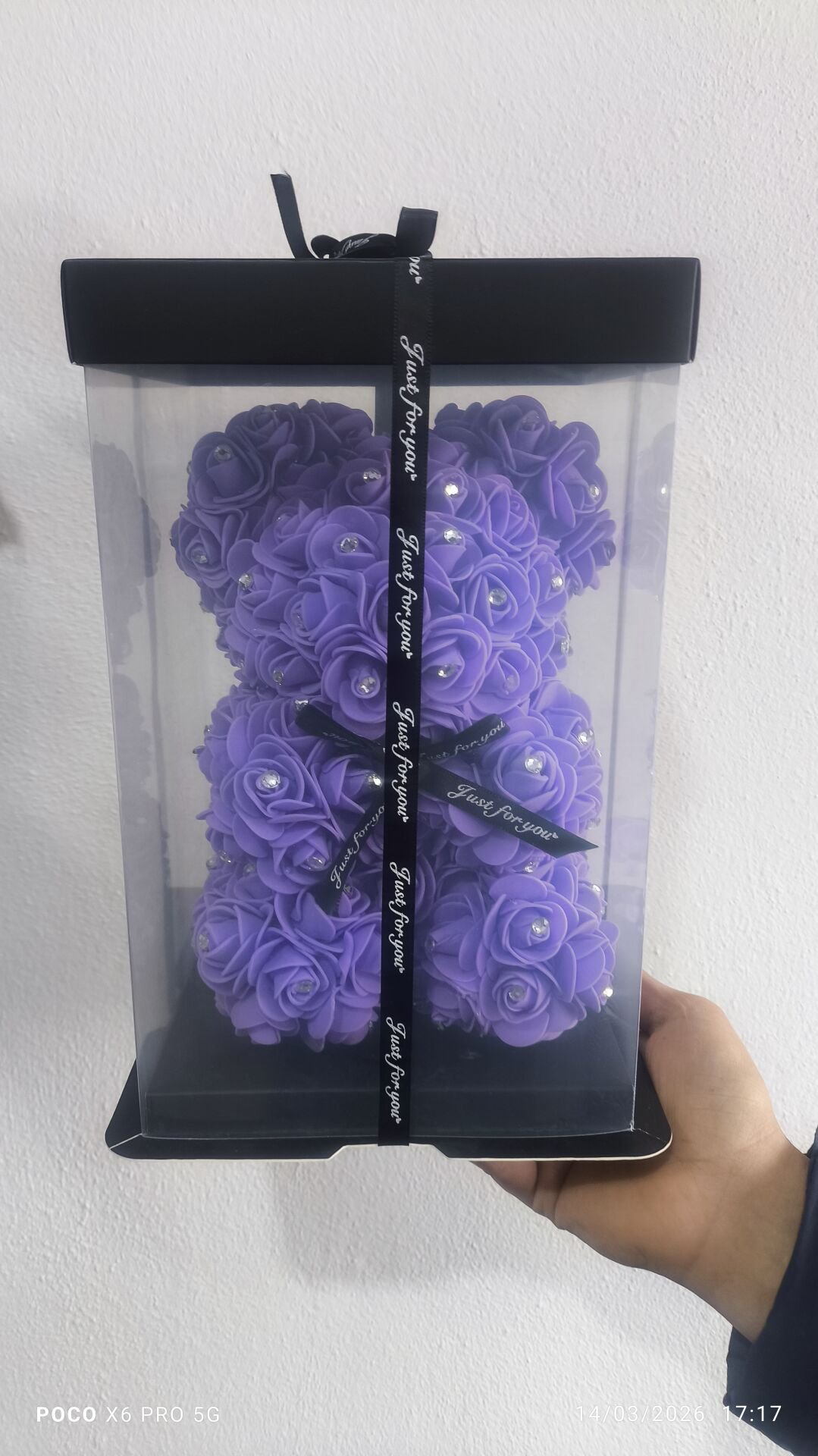 Mor Renkli Yapay Gülden Oluşan Ayıcık